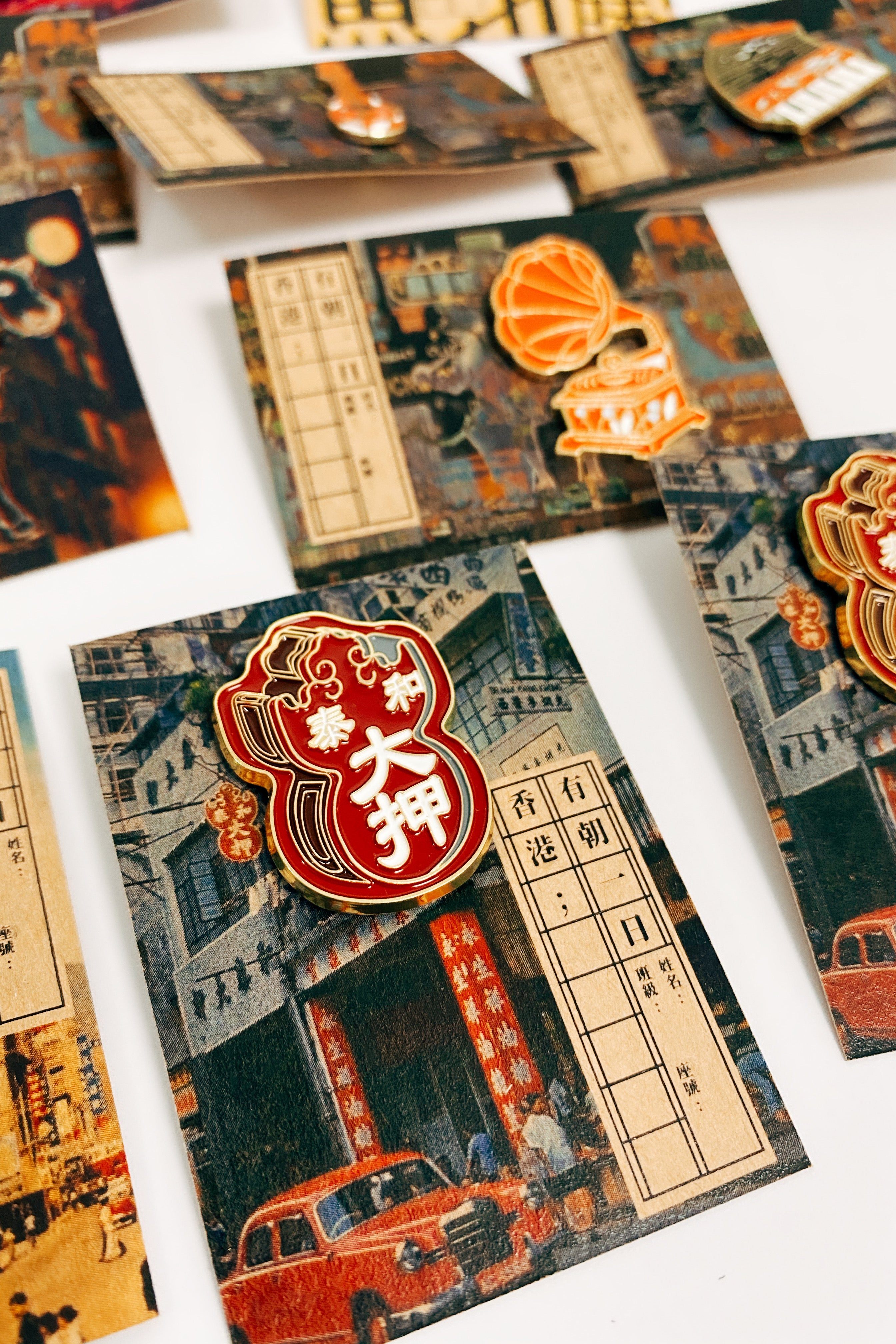 有朝一日 • 文房具 - 香港昔日招牌襟章系列 | HKG Signboard Pin |