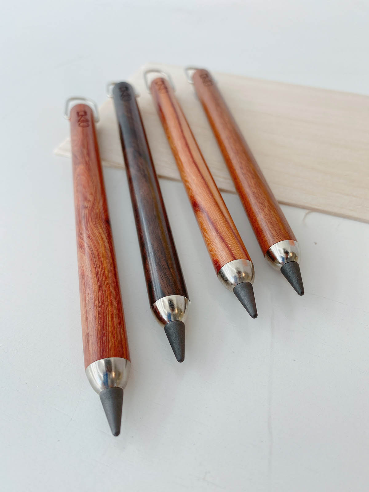 Artisan Endless Pencil [Padauk Wood] 原木工匠 ; 無盡的鉛筆 不斷墨鉛筆-花梨木